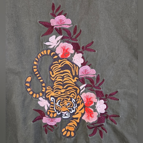 Liquid X Embroidered Floral Tiger Khaki Green Utility Jacket Size‎ M - Picture 4 of 9